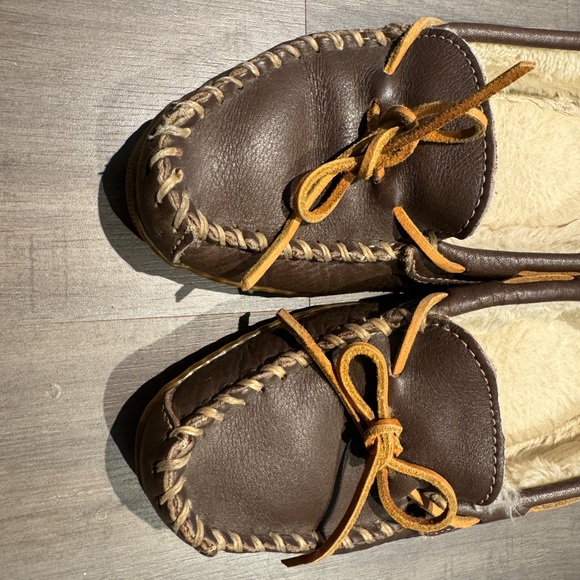 pull on brown leather MINNETONKA lace up leather moccasins - Picture 4 of 4